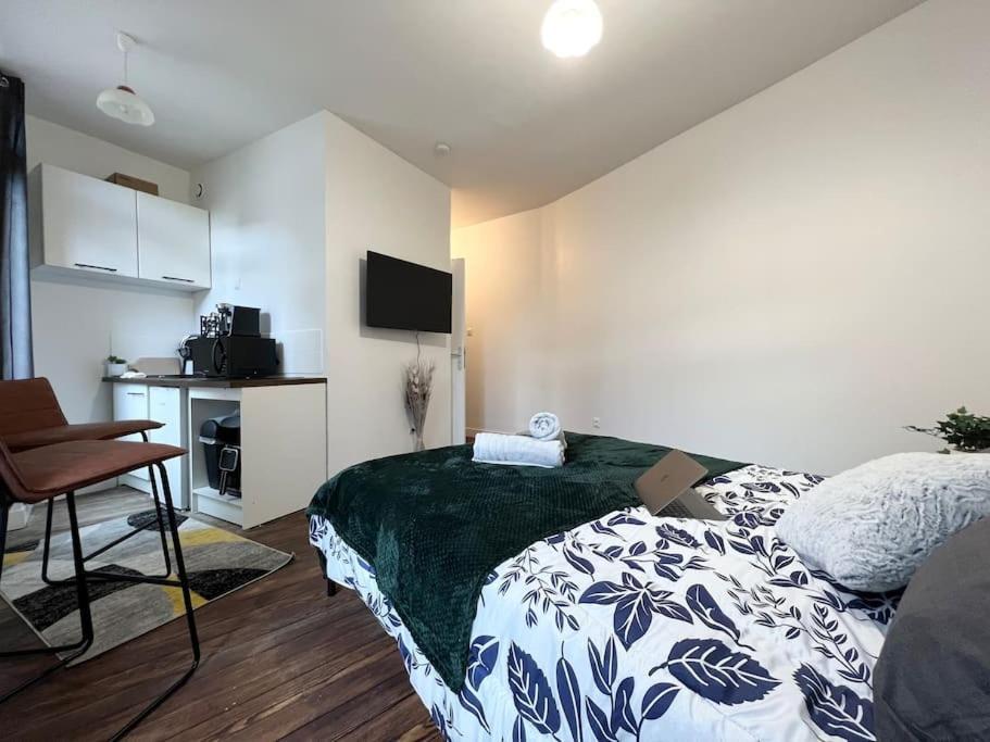 Le Petit Nid A 2 Min Gare / Centre Meulan Apartment Luaran gambar